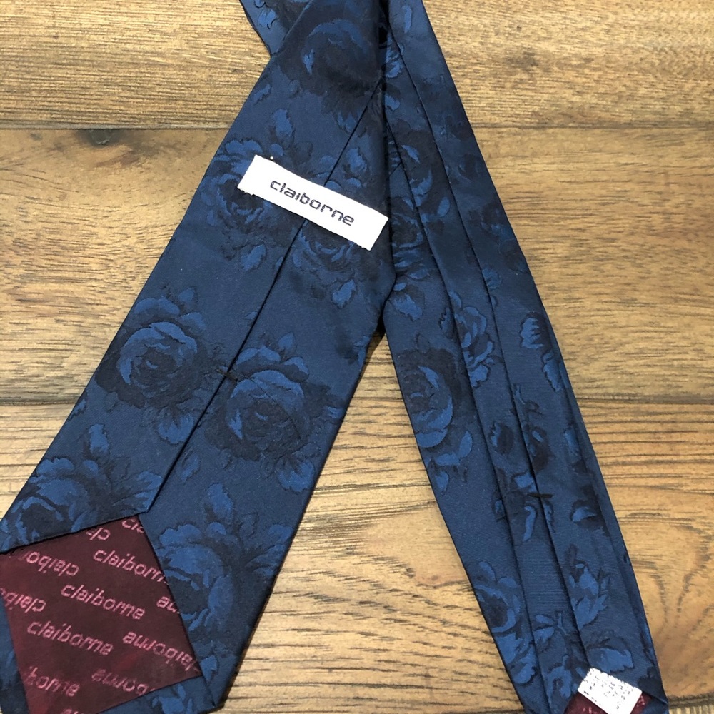 Claiborne blue rose tie